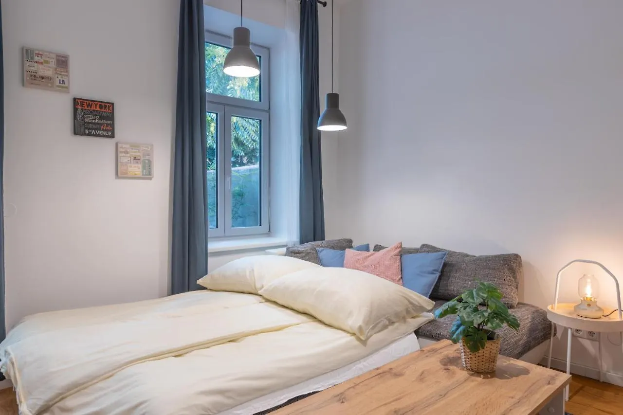 Cozy Apartment, 2 Private Terraces, 8 Min To City Center Vídeň 0*,  Rakousko