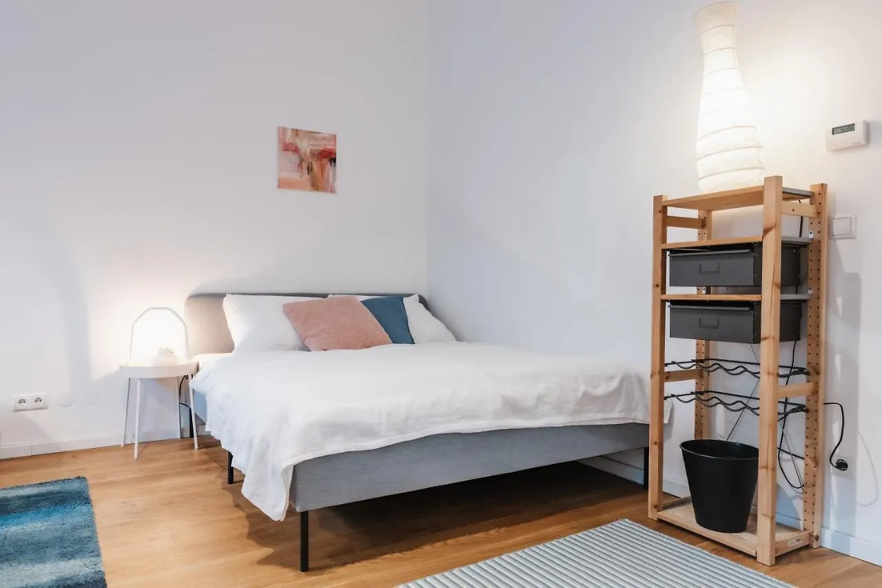 Cozy Apartment, 2 Private Terraces, 8 Min To City Center Viyana Daire