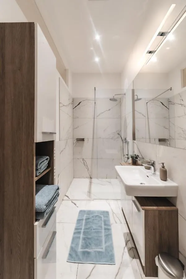 Daire Cozy Apartment, 2 Private Terraces, 8 Min To City Center Viyana Avusturya