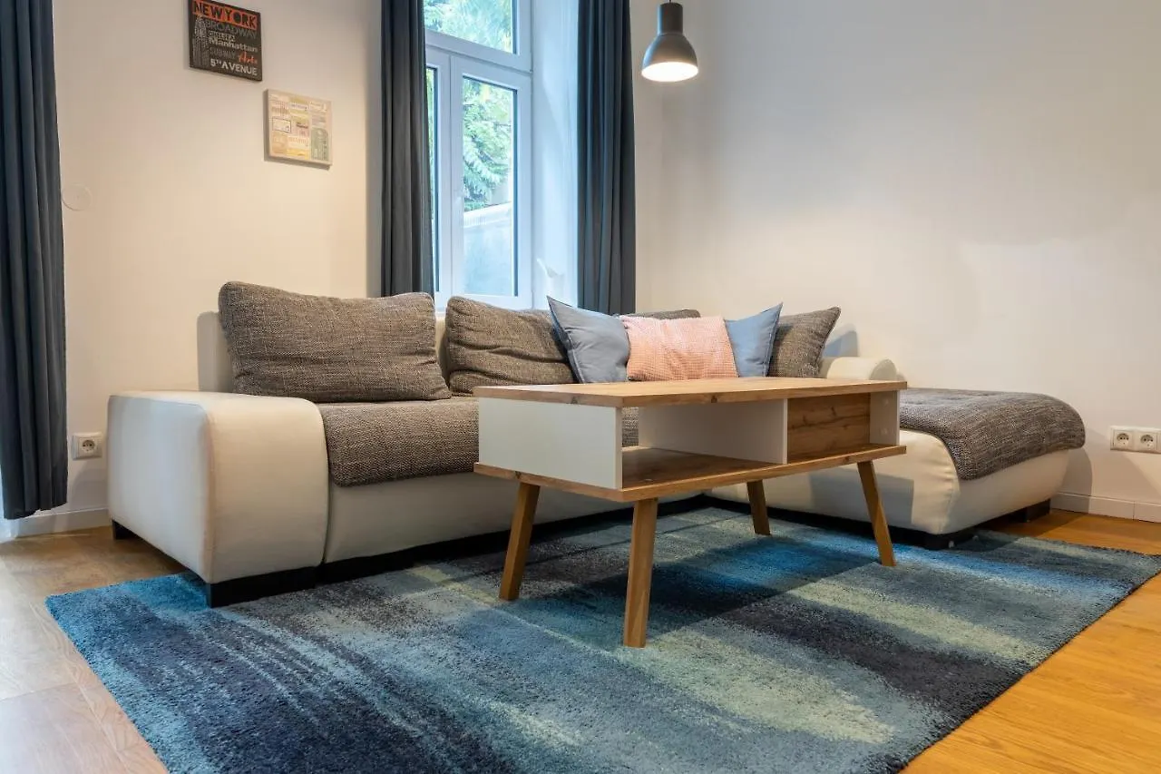 Cozy Apartment, 2 Private Terraces, 8 Min To City Center Viyana Daire