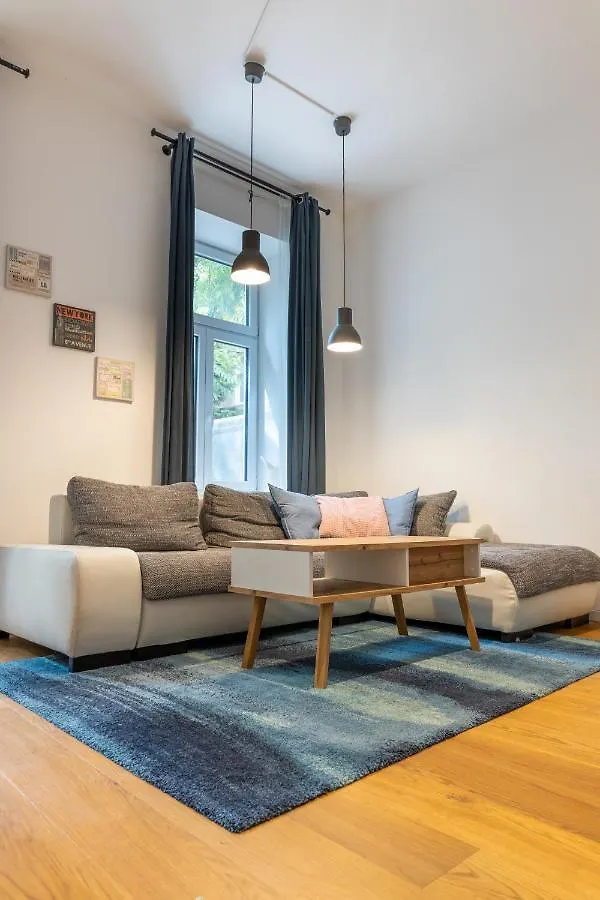 Daire Cozy Apartment, 2 Private Terraces, 8 Min To City Center Viyana